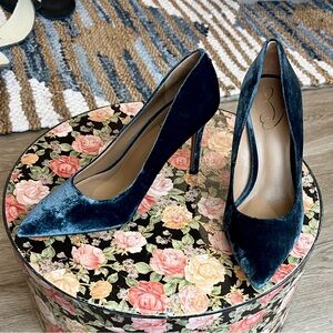 Velvet Hazel Pointed-Toe Pumps (9w)